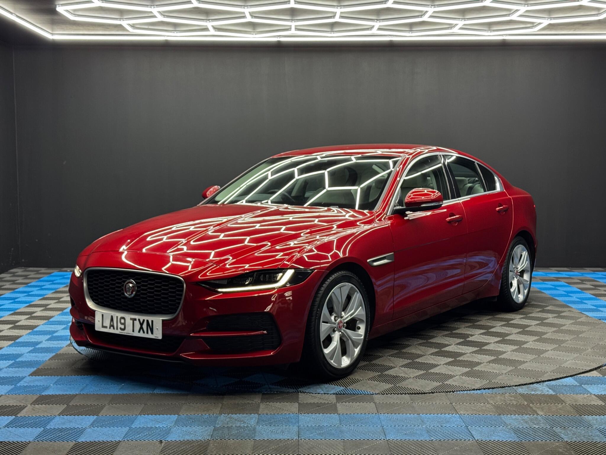 Jaguar XE - Image 3