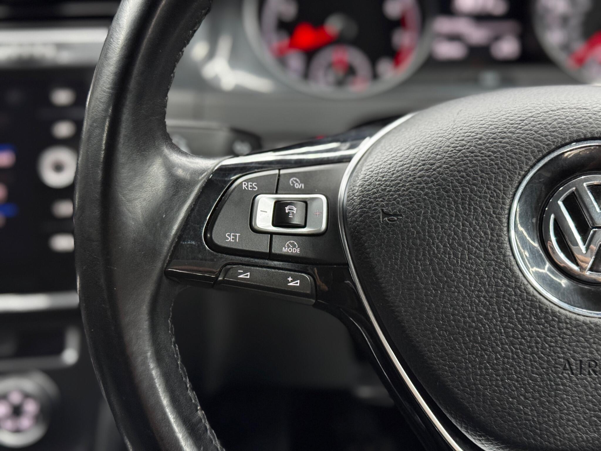 Volkswagen Golf - Image 20