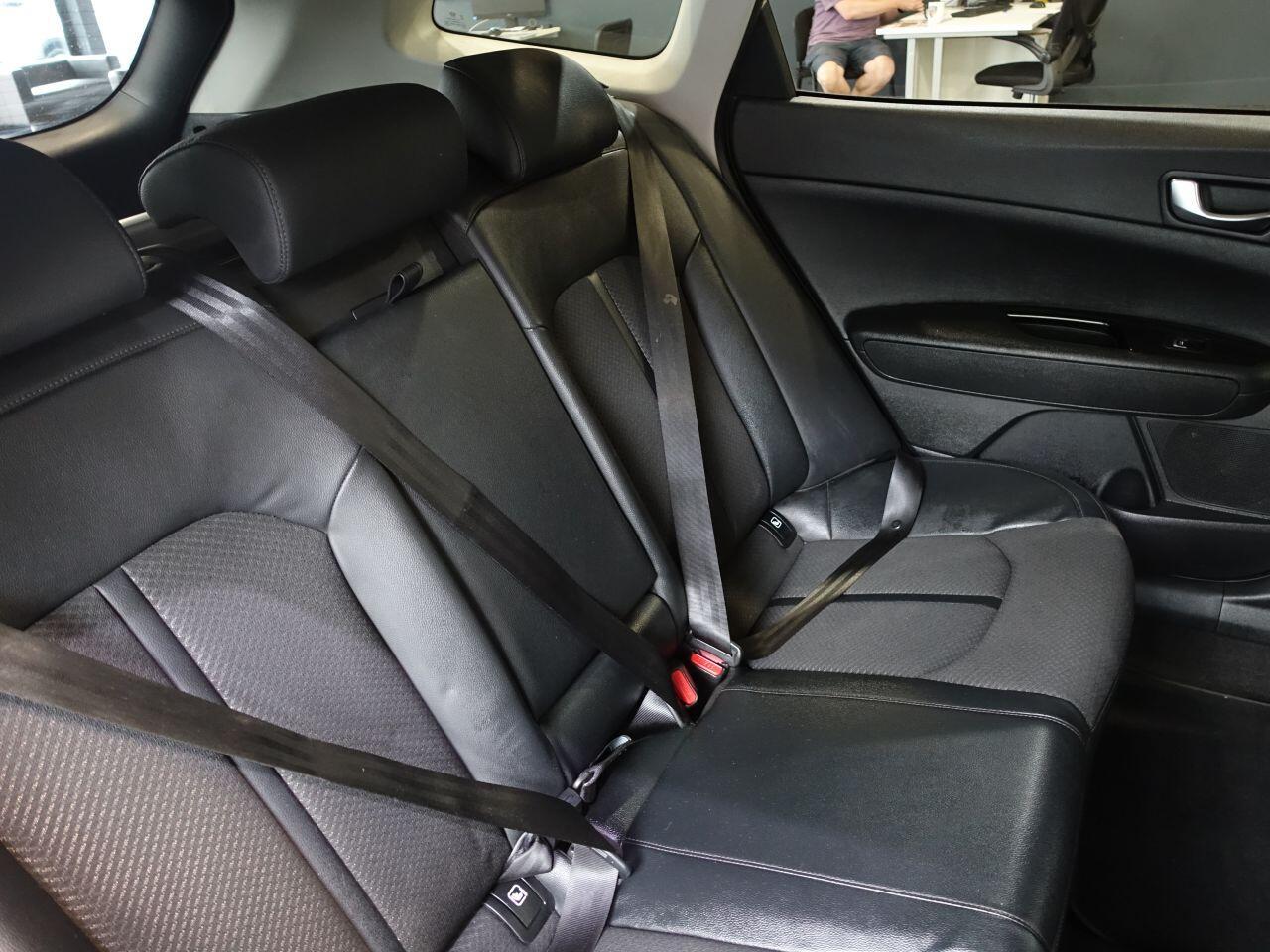 Kia Optima - Image 14