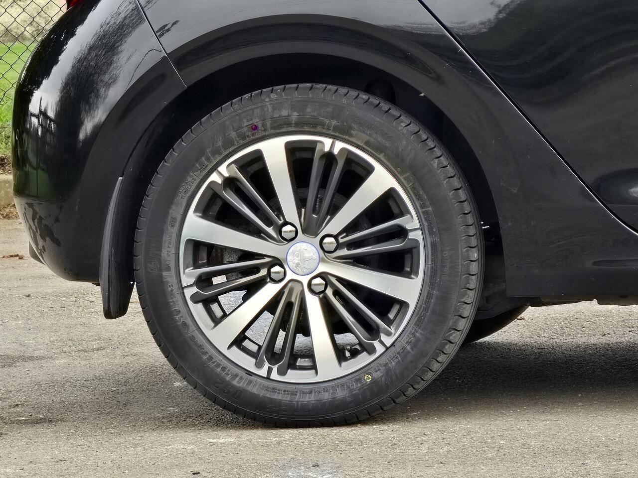 Peugeot 208 - Image 22