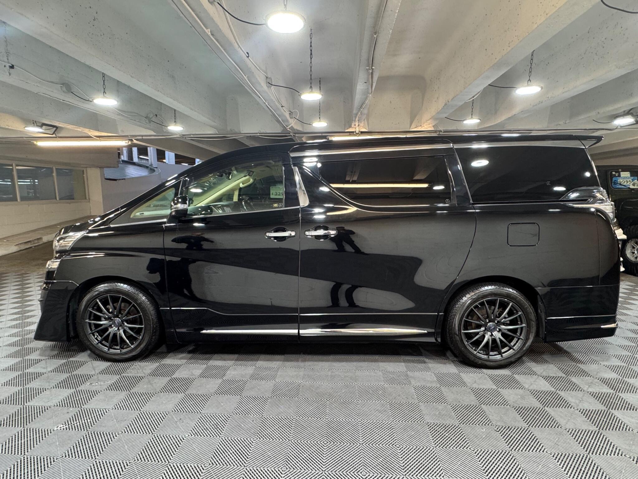 Toyota Vellfire - Image 2