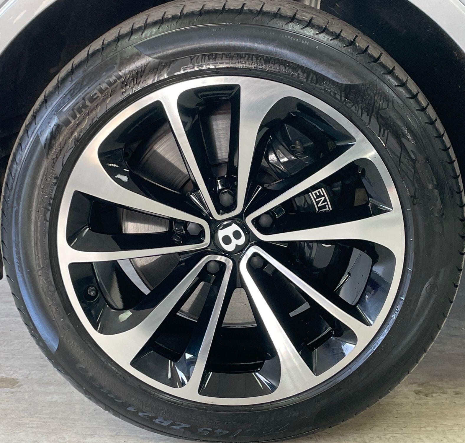 Bentley Bentayga - Image 19