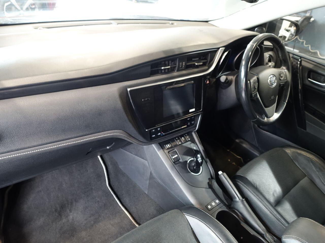 Toyota Auris - Image 11