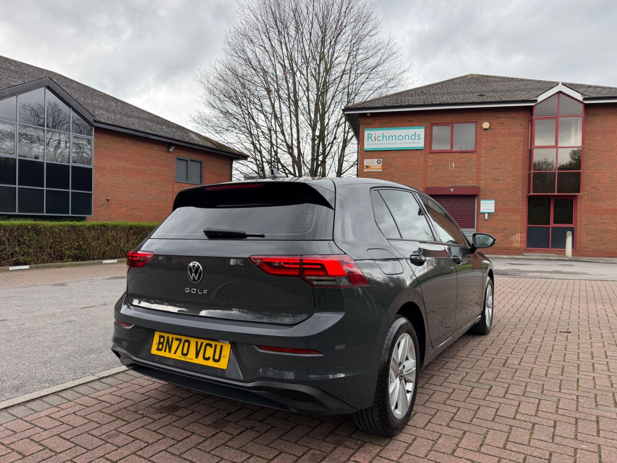 Volkswagen Golf - Image 20