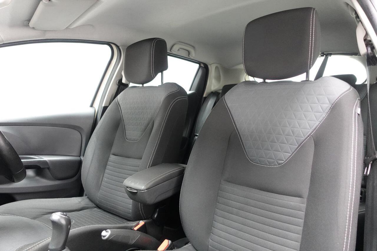 Renault Clio - Image 17
