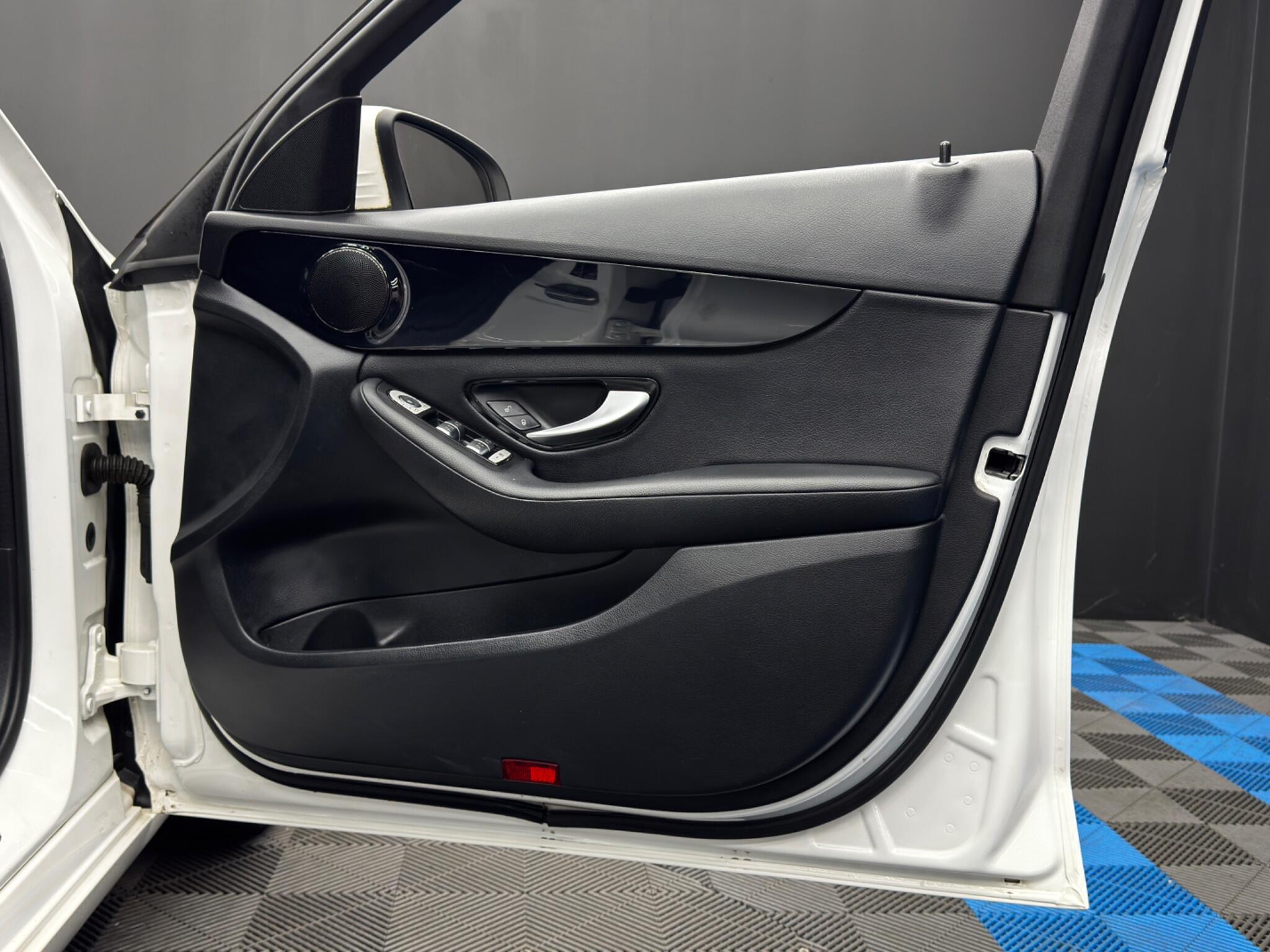 Mercedes C Class - Image 36