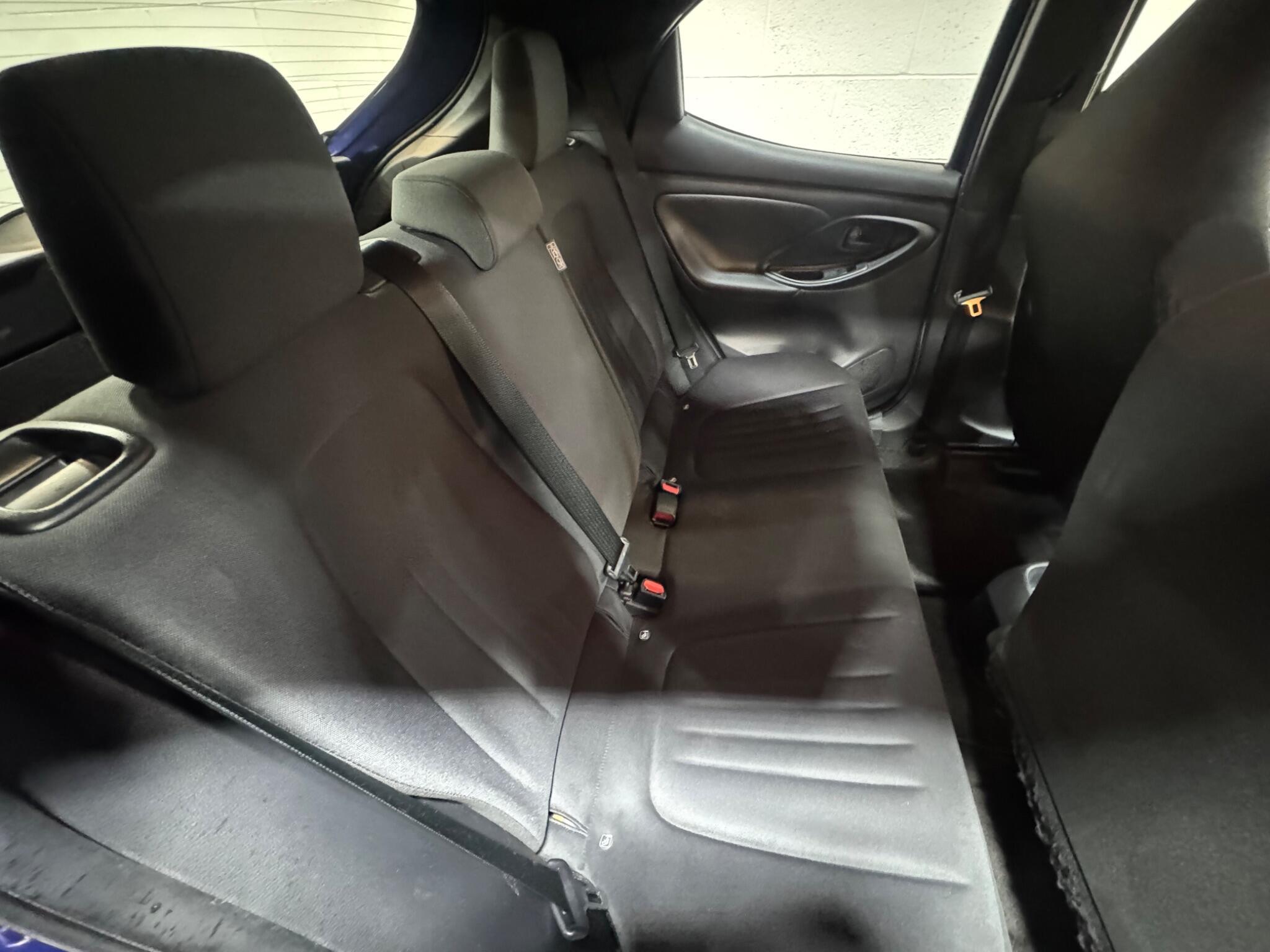 Toyota Yaris - Image 11