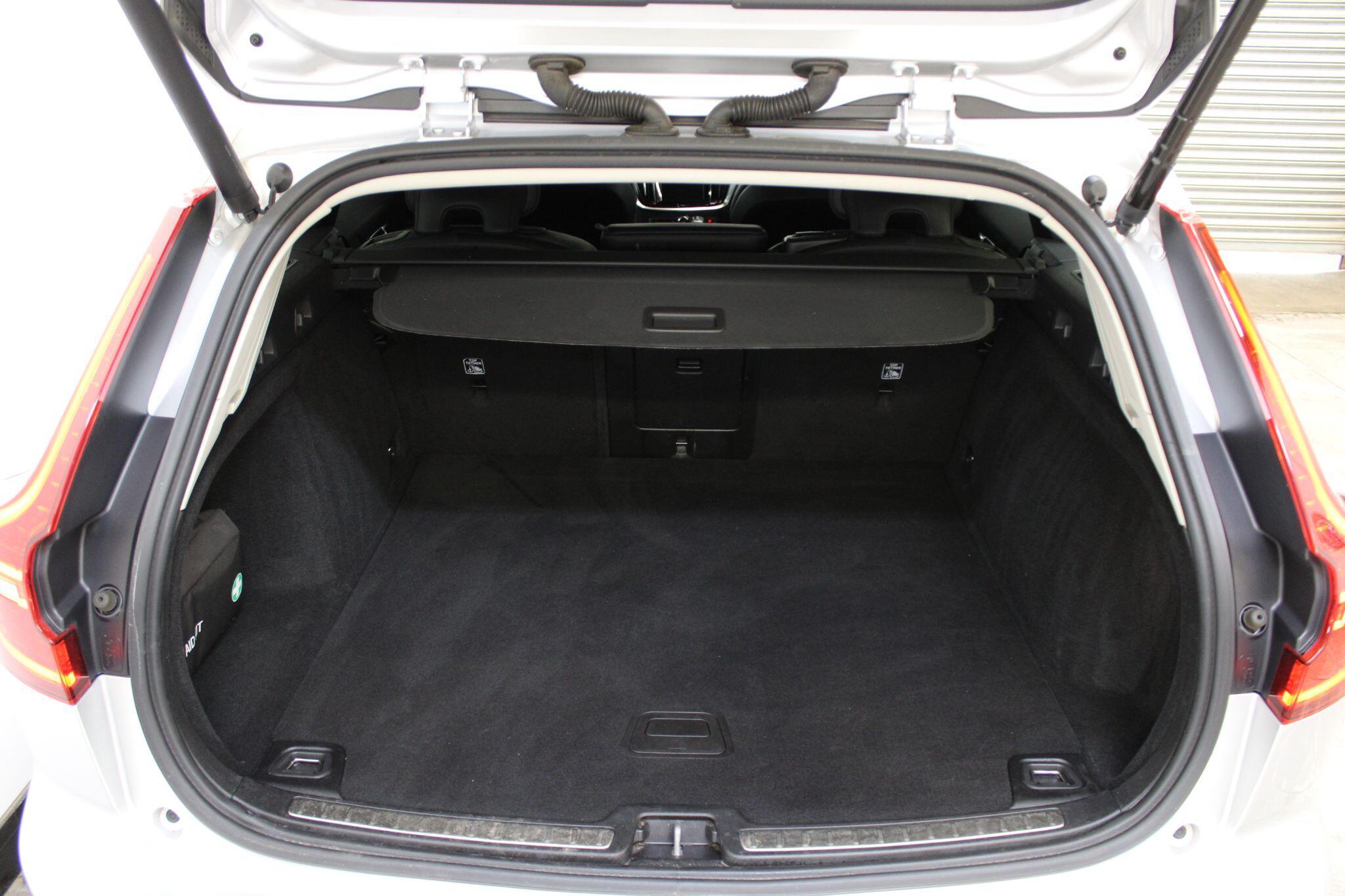 Volvo V60 CROSS COUNTRY - Image 17