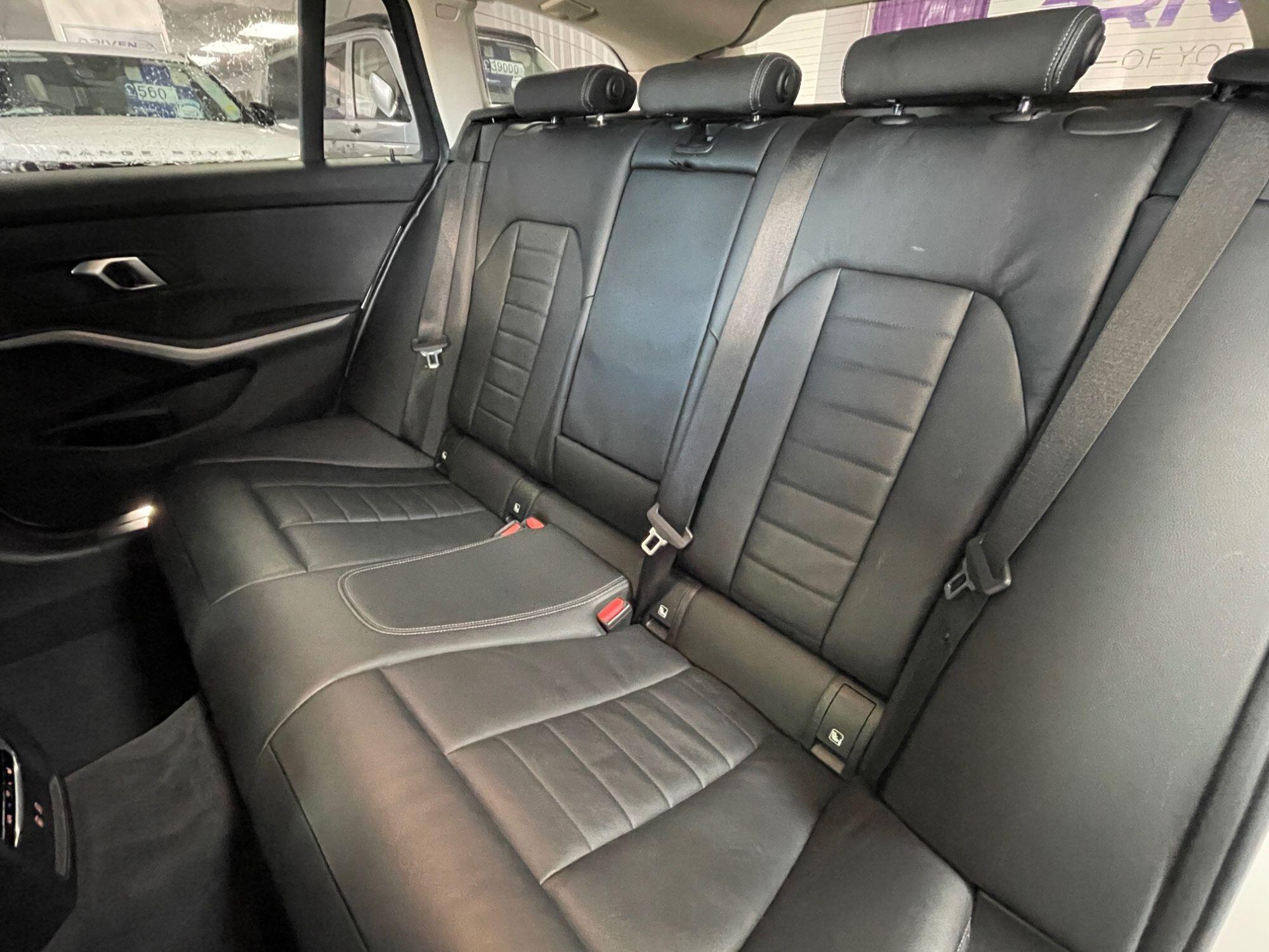 BMW 3 Series - Image 32