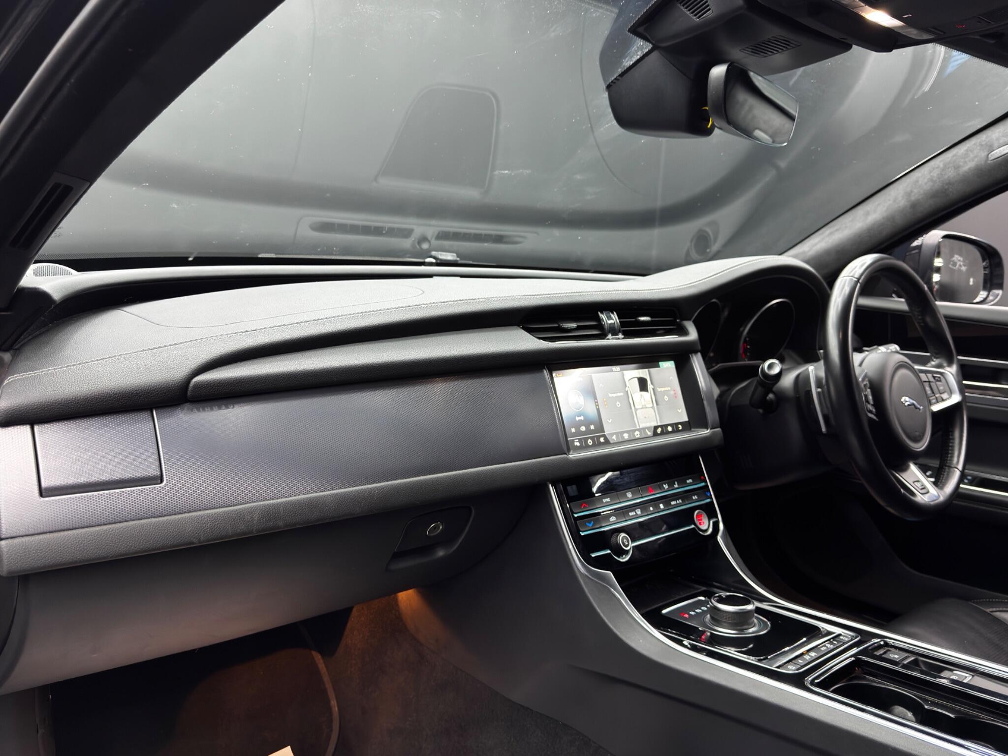 Jaguar XF - Image 11