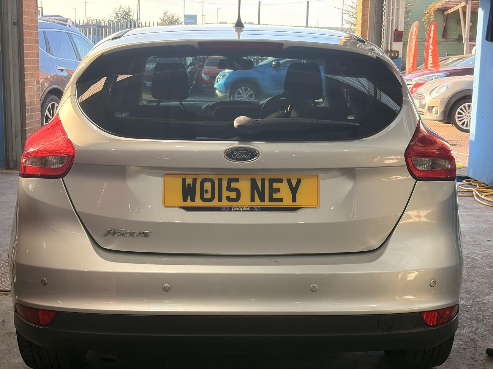 Ford Focus - Image 8