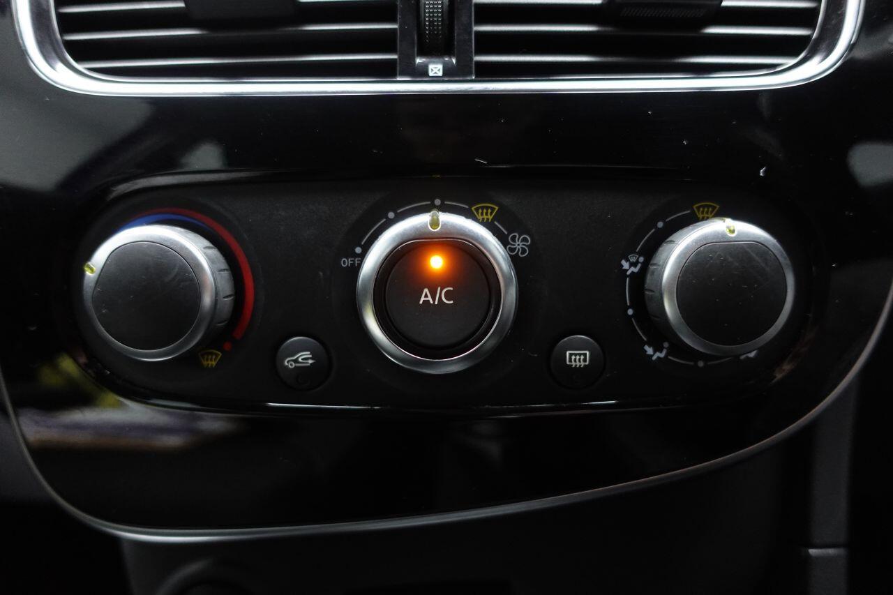 Renault Clio - Image 36