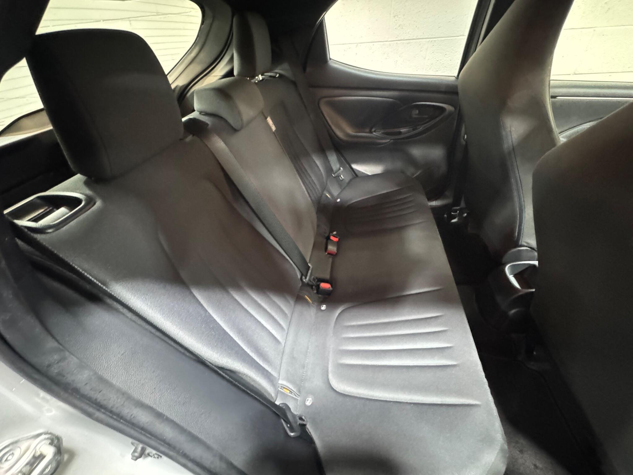 Toyota Yaris - Image 9