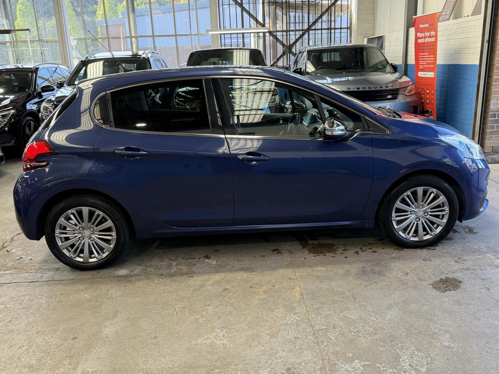 Peugeot 208 - Image 6