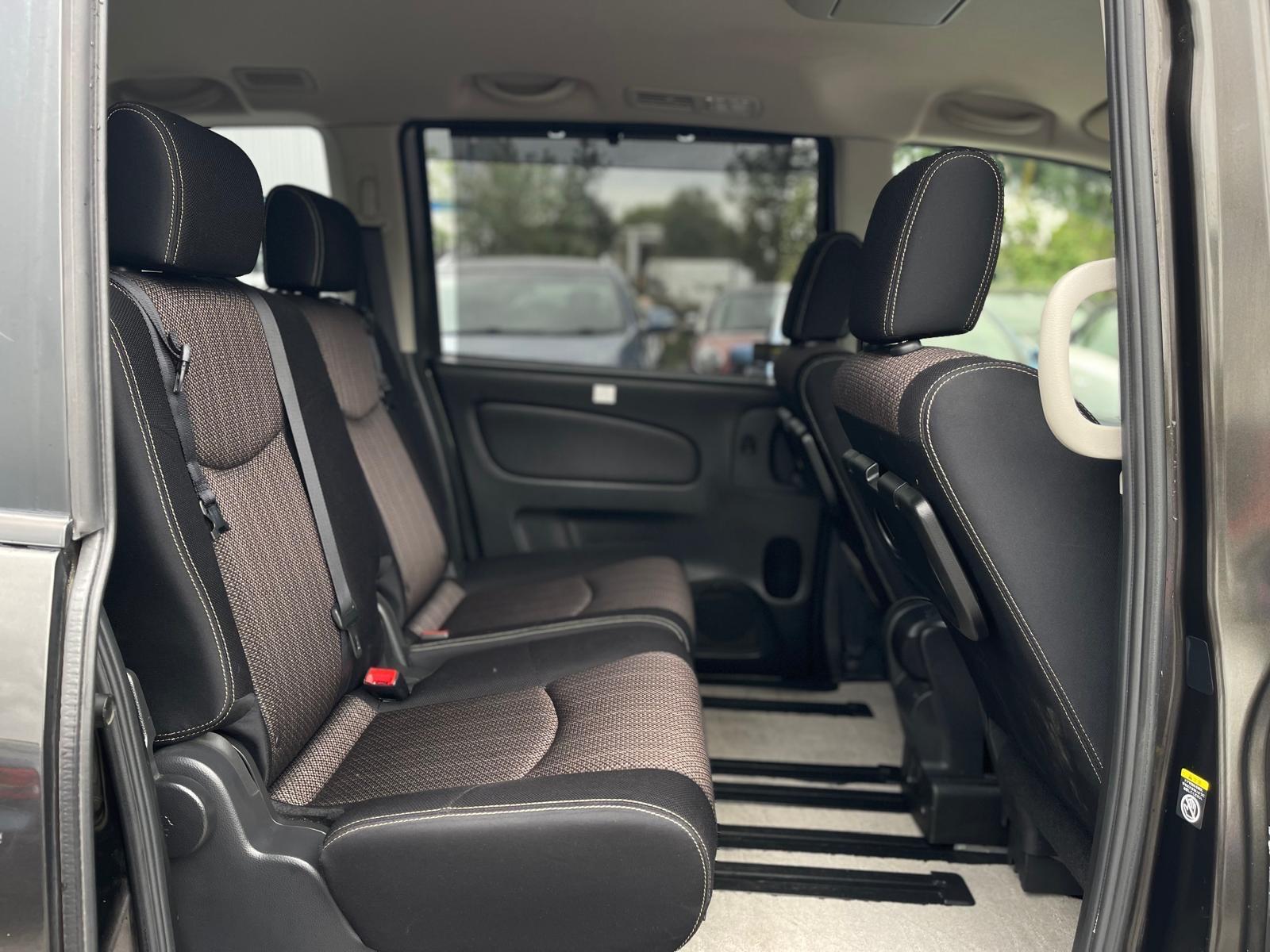 Nissan Serena - Image 9