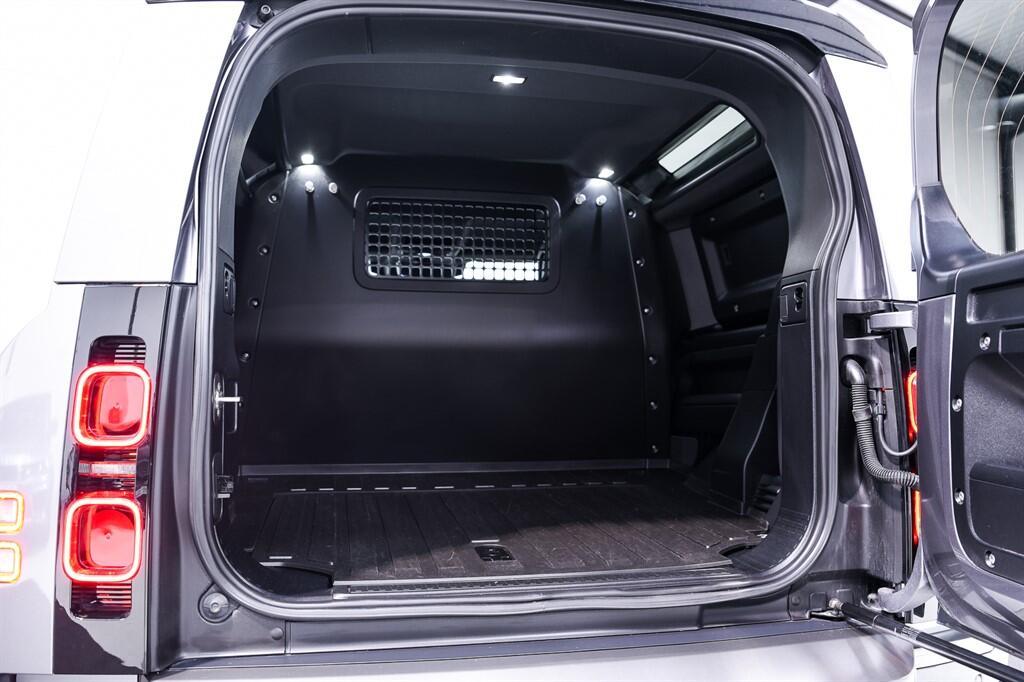 Land Rover Defender 90 - Image 31