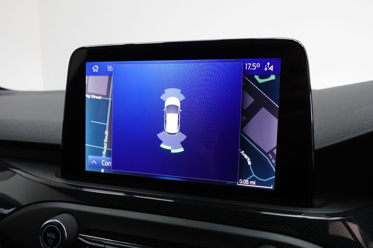 Ford Focus - Image 16