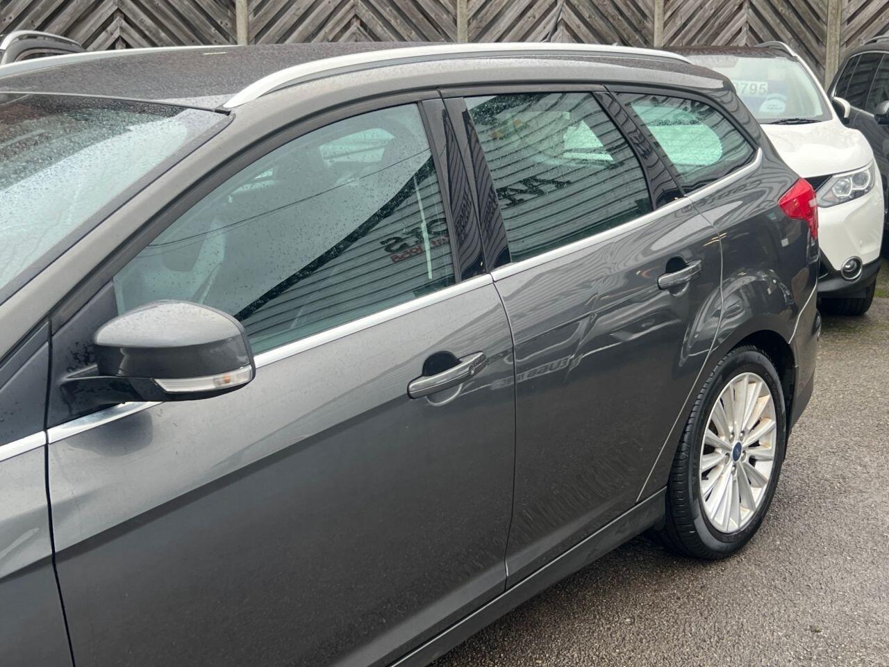 Ford Focus - Image 13