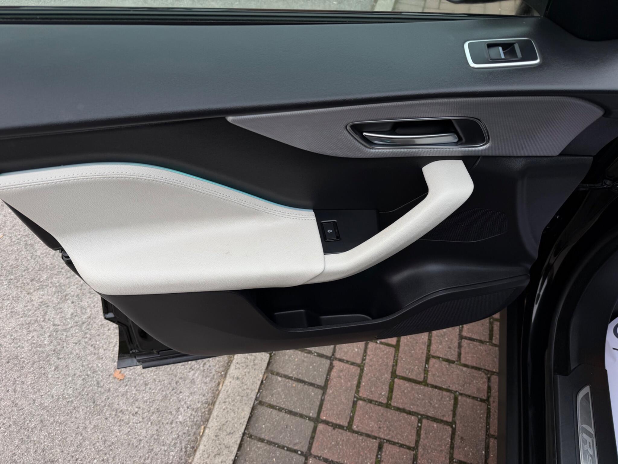 Jaguar F-Pace - Image 52