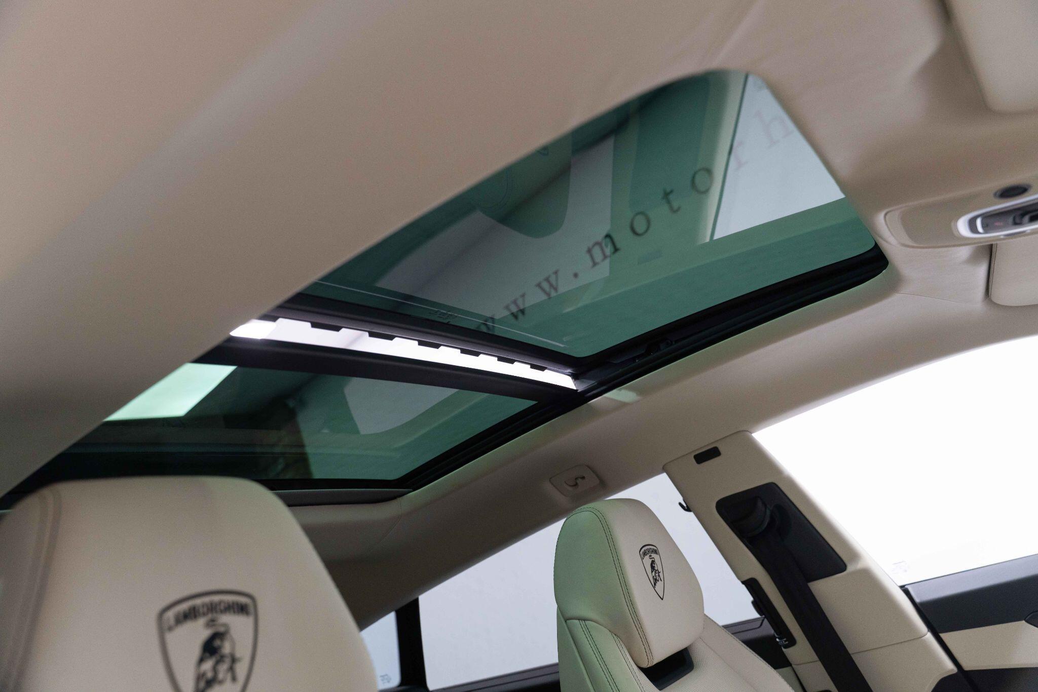 Lamborghini Urus - Image 45