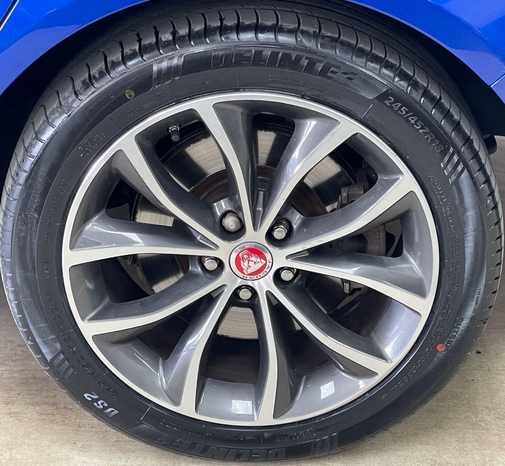 Jaguar XF - Image 17