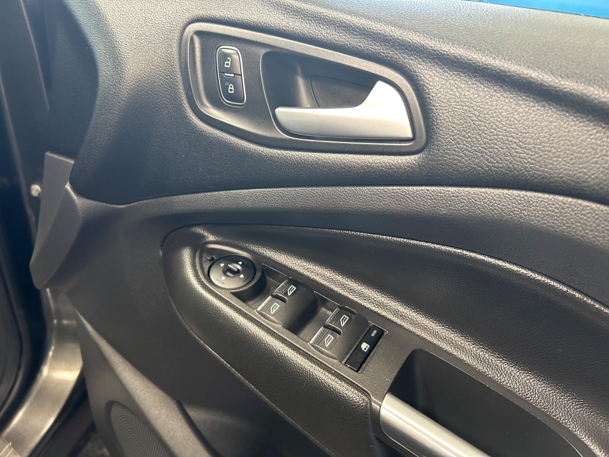 Ford Kuga - Image 13