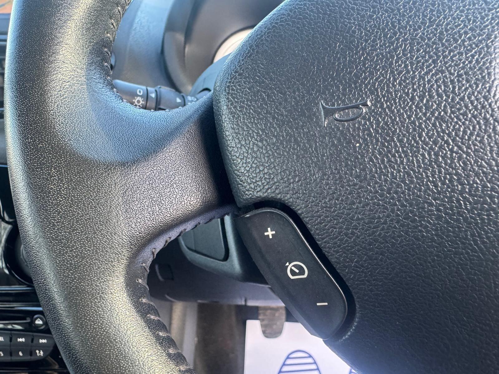 Renault Clio - Image 32