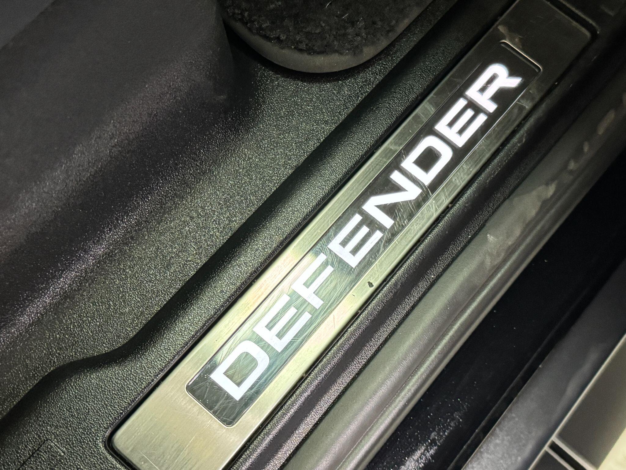 Land Rover Defender 90 - Image 58