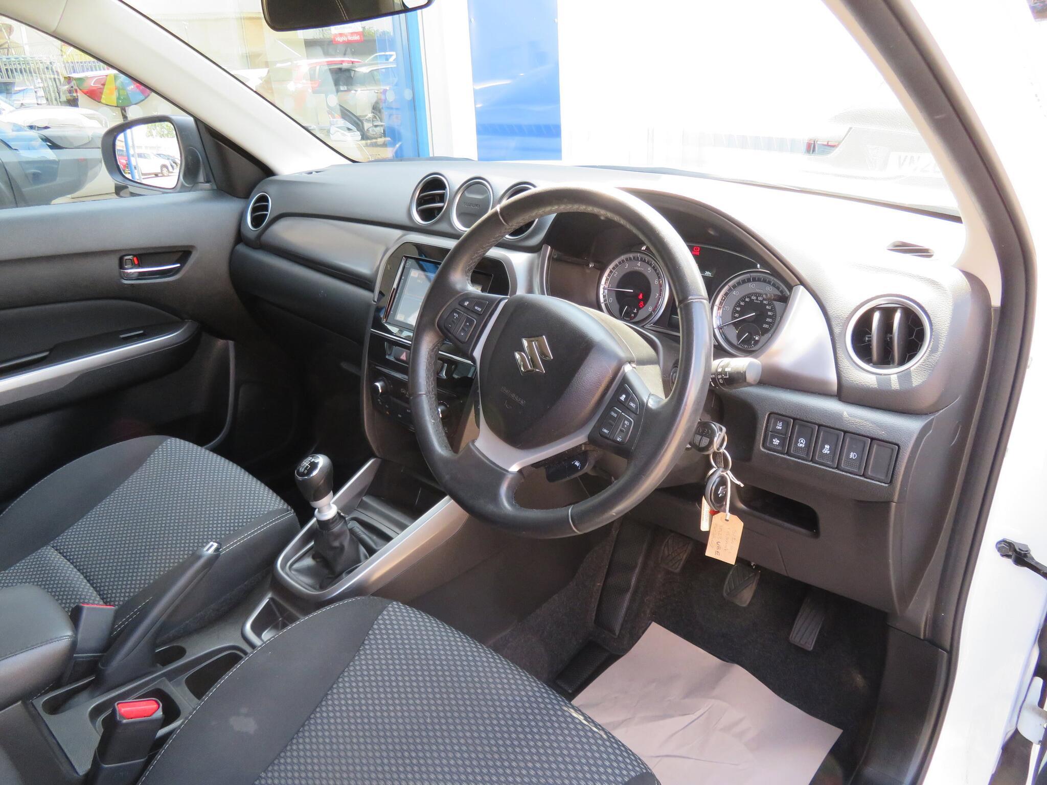 Suzuki Vitara - Image 12
