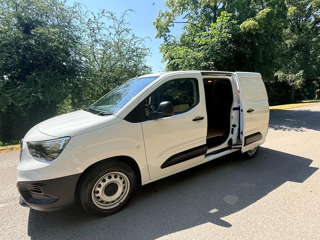 Vauxhall Combo - Image 13
