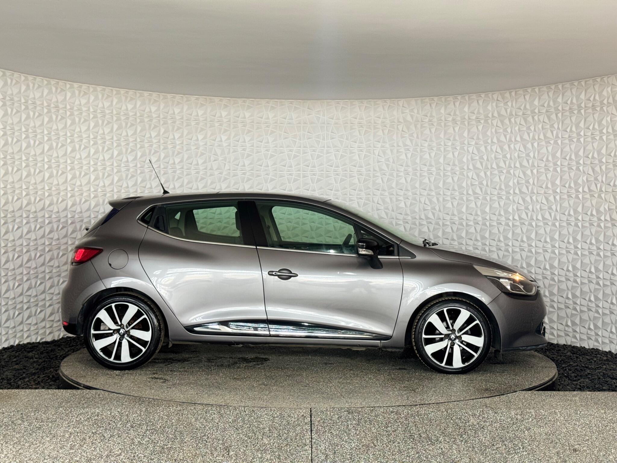 Renault Clio - Image 10