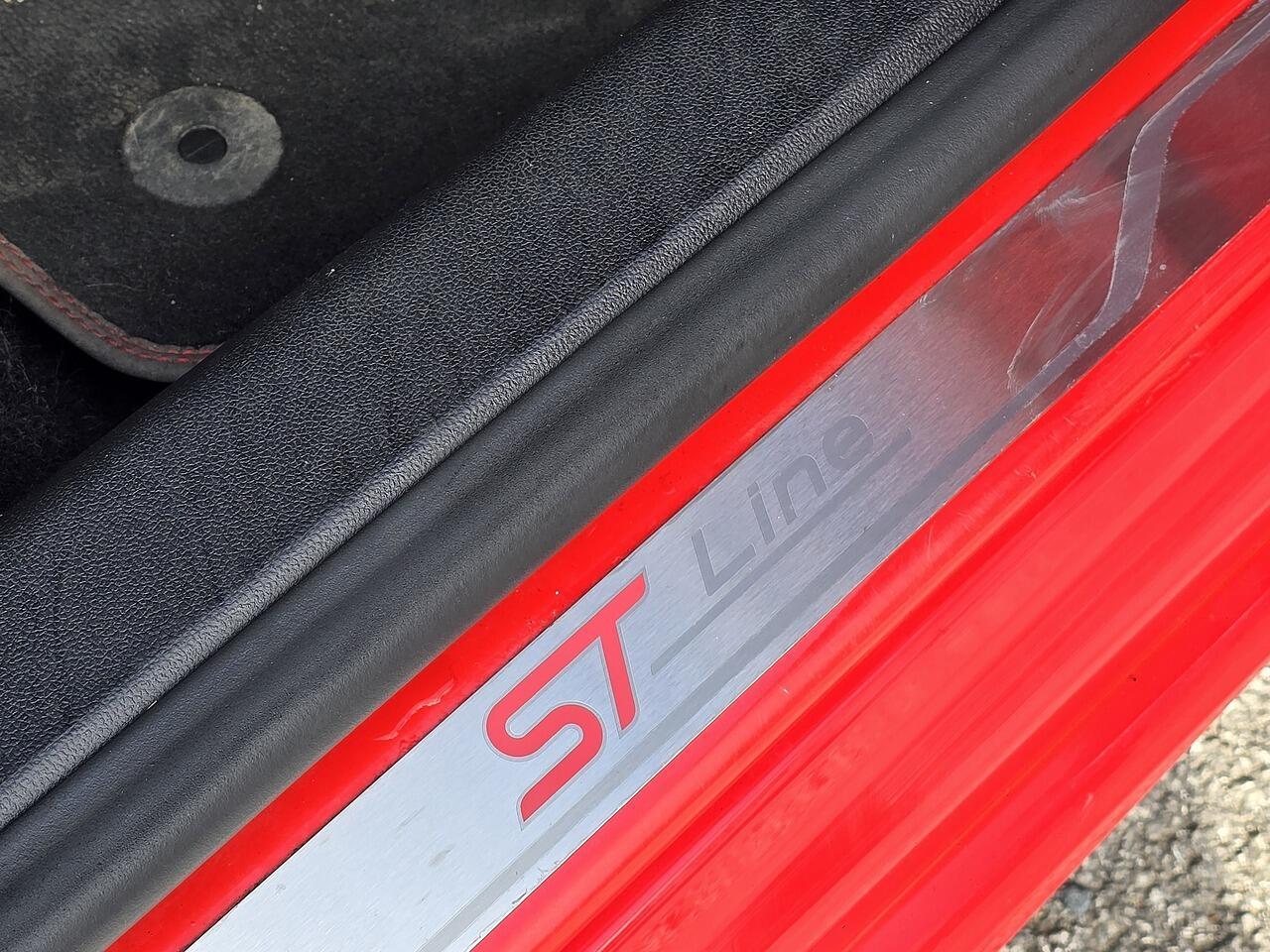 Ford Focus - Image 33