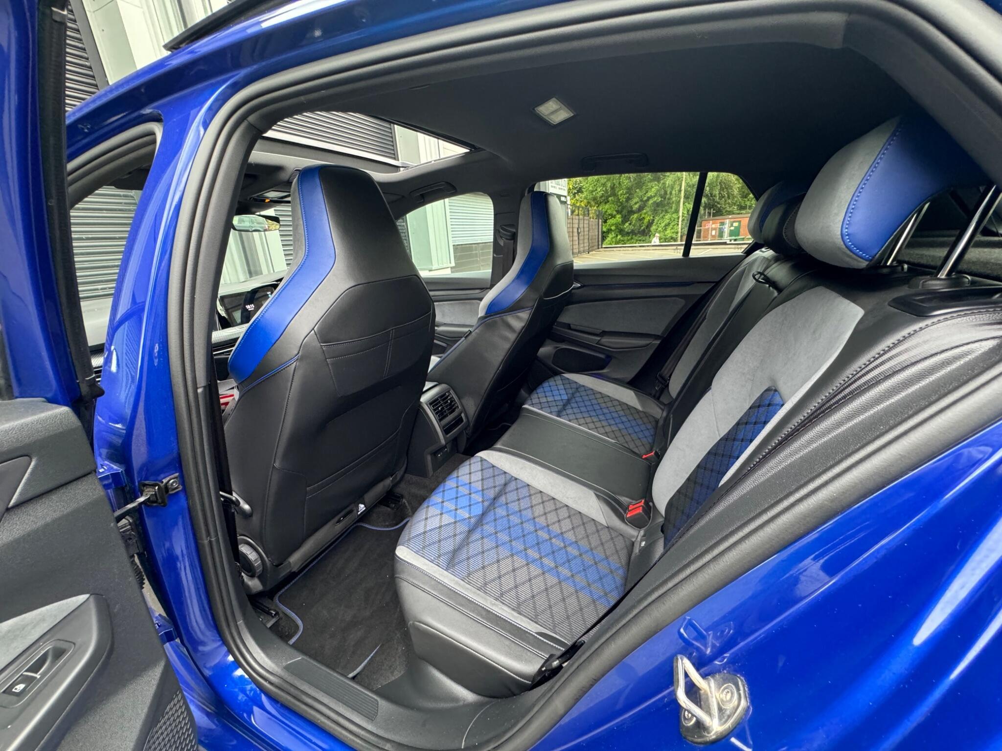 Volkswagen Golf - Image 19