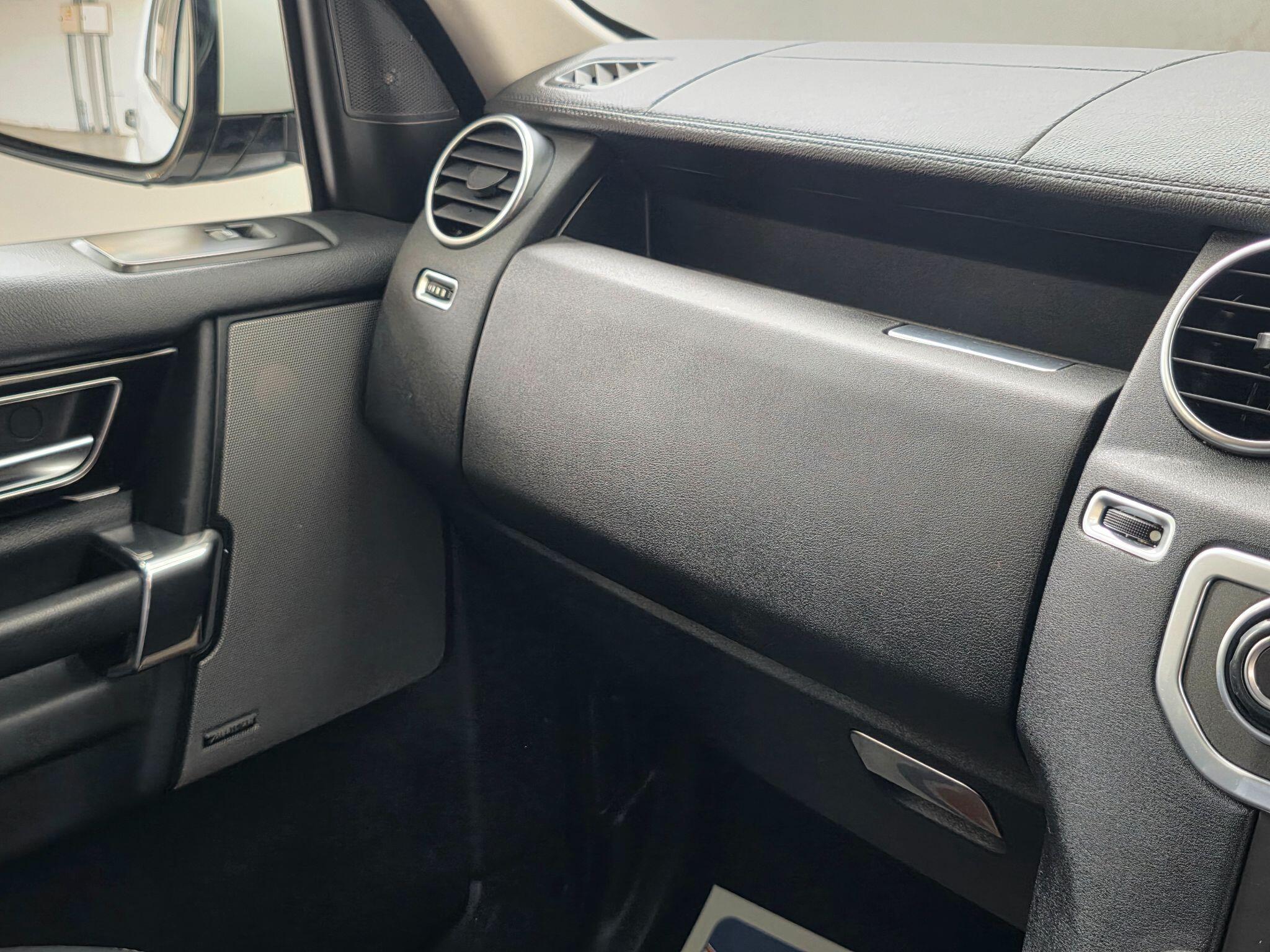 Land Rover DISCOVERY 4 - Image 21