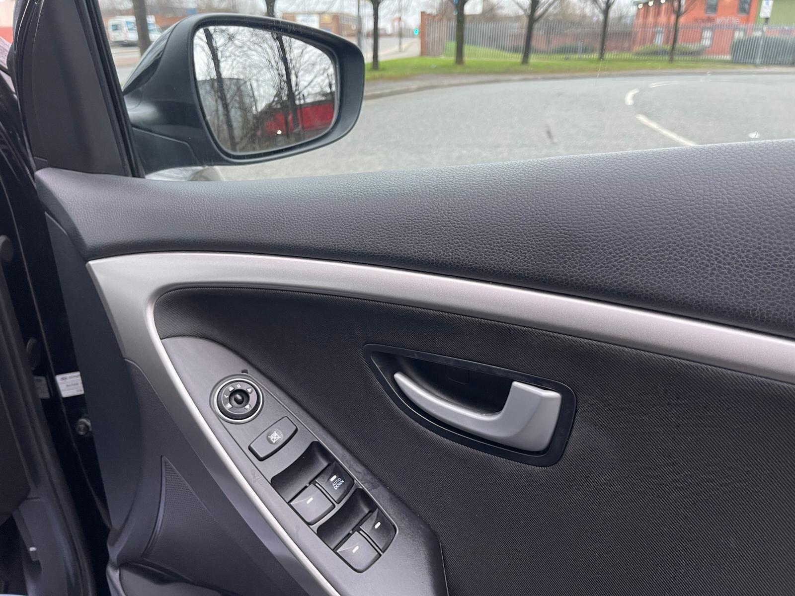 Hyundai i30 - Image 31