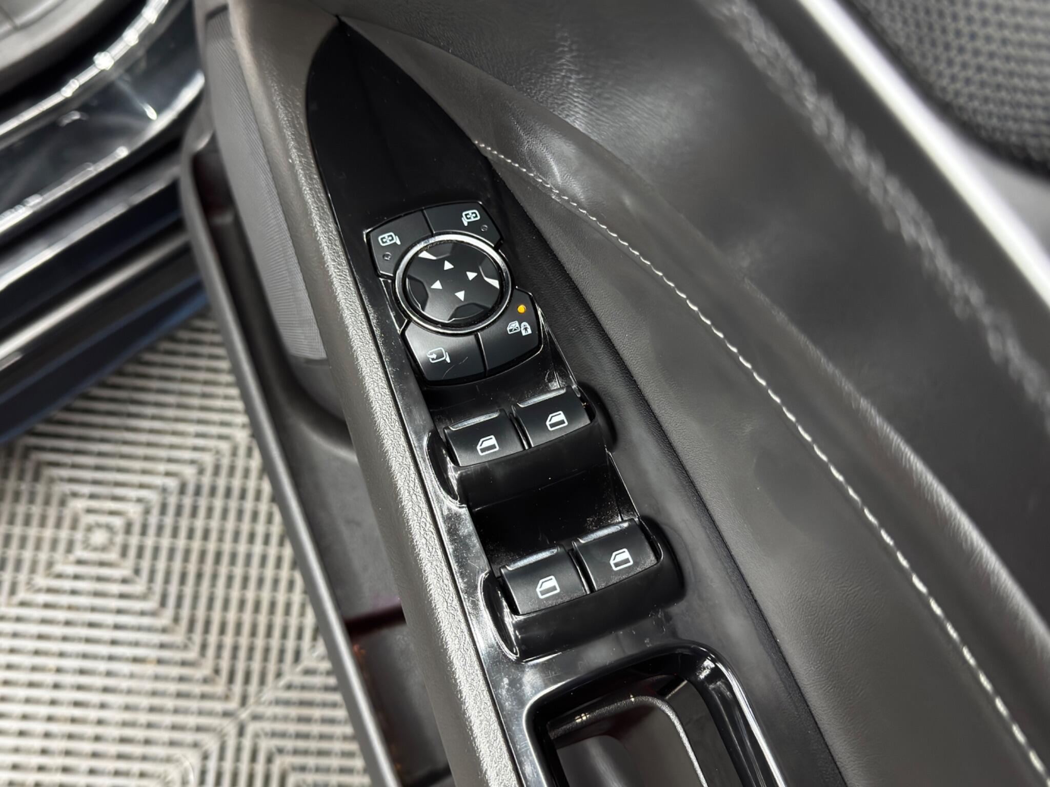 Ford Mondeo - Image 40