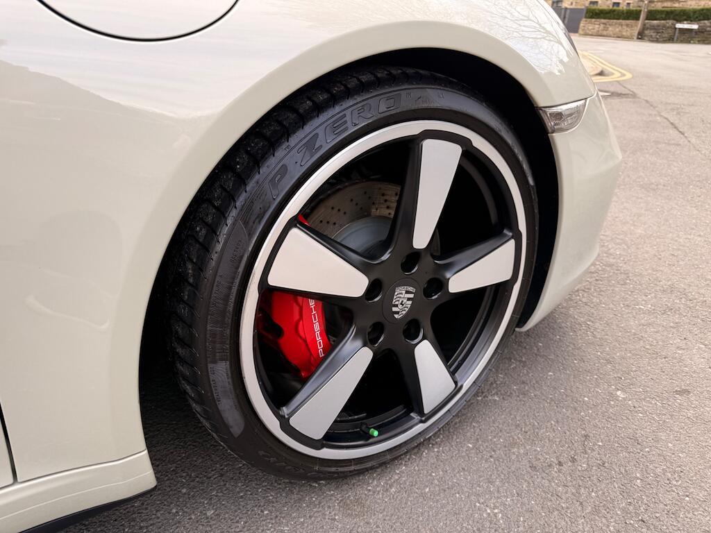 Porsche 911 - Image 23