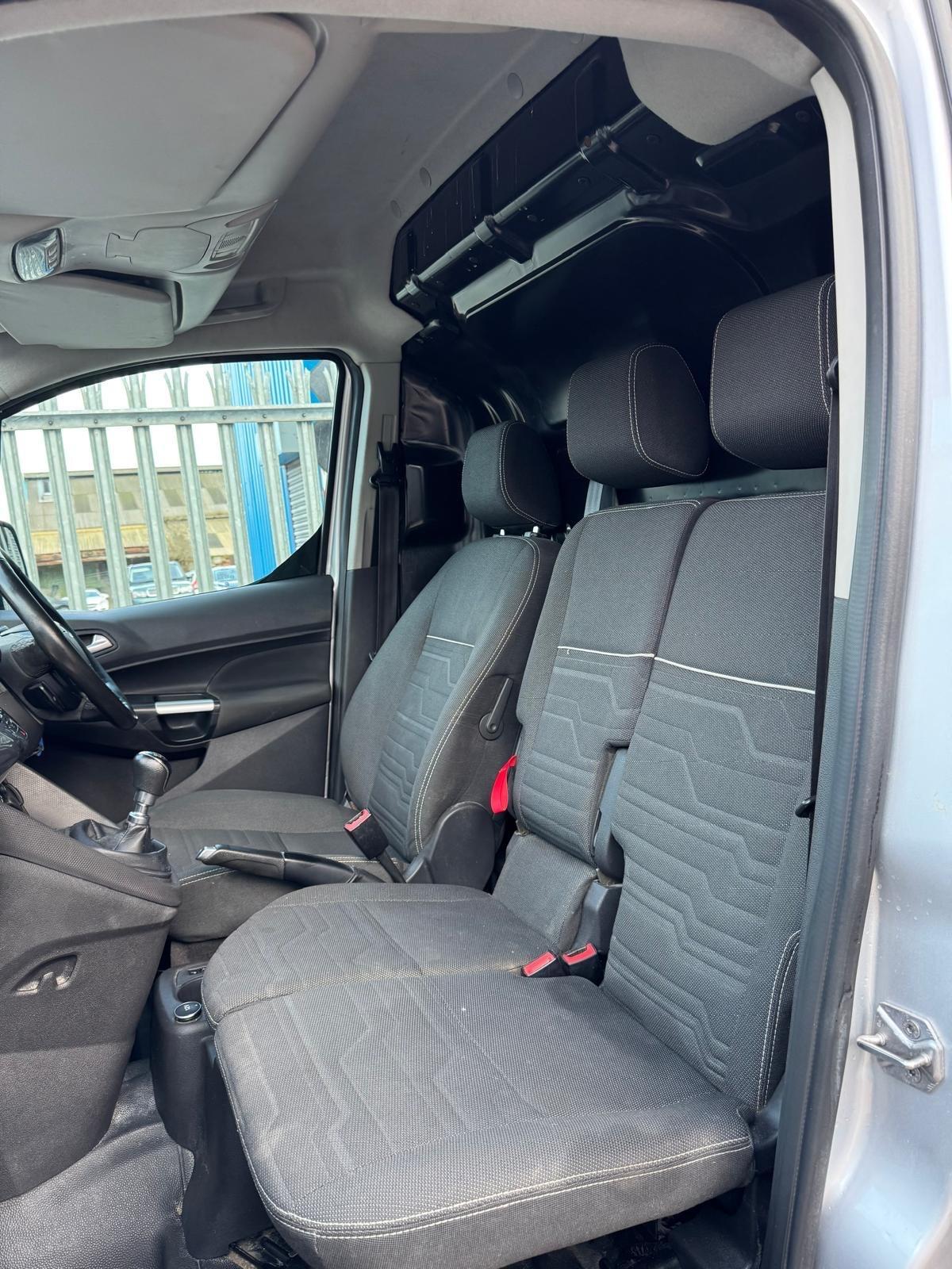 Ford Transit Connect - Image 19