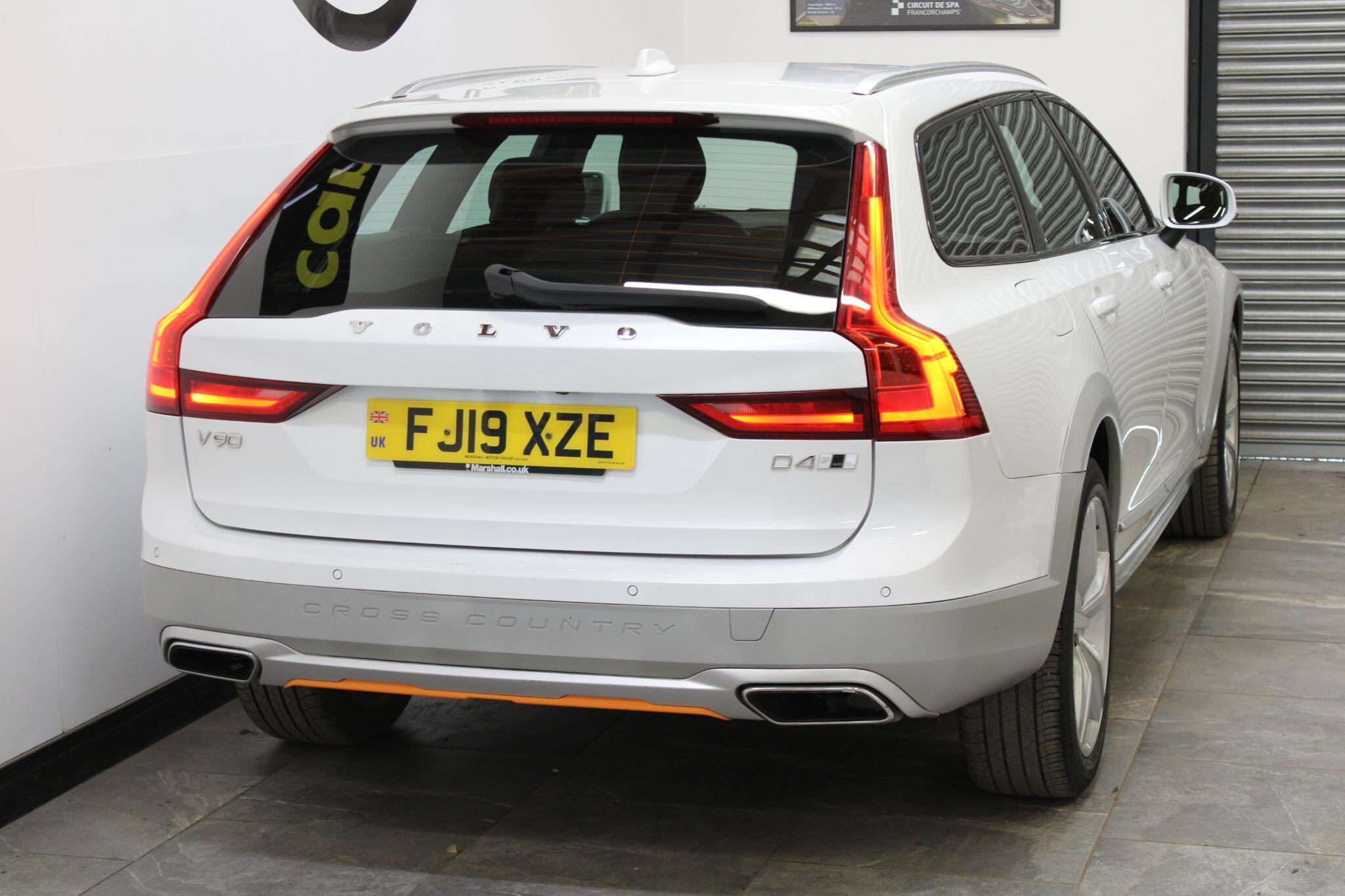 Volvo V90 CROSS COUNTRY - Image 13