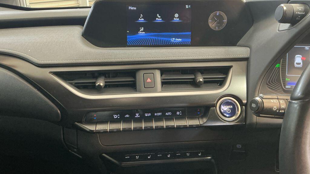 Lexus UX - Image 2