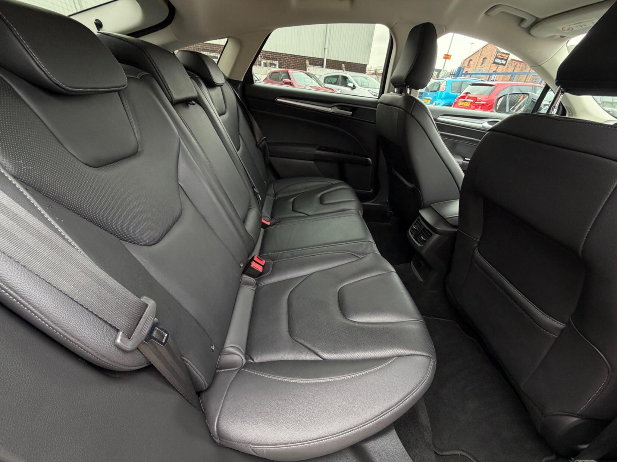 Ford Mondeo - Image 14