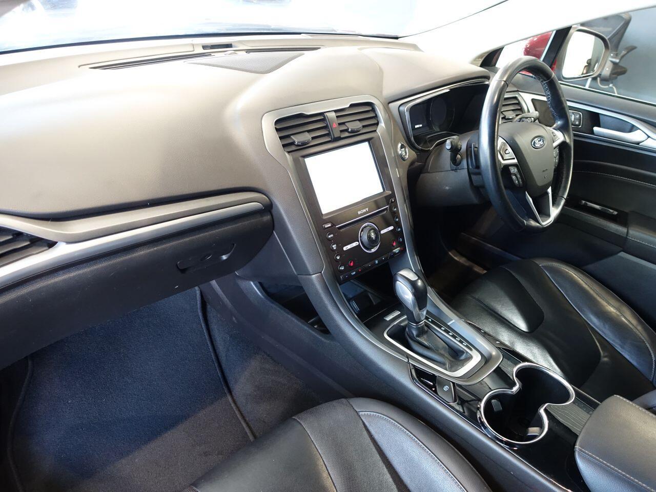 Ford Mondeo - Image 11