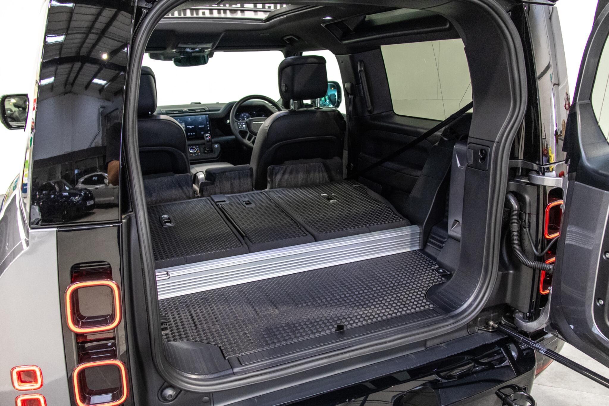 Land Rover Defender 90 - Image 15