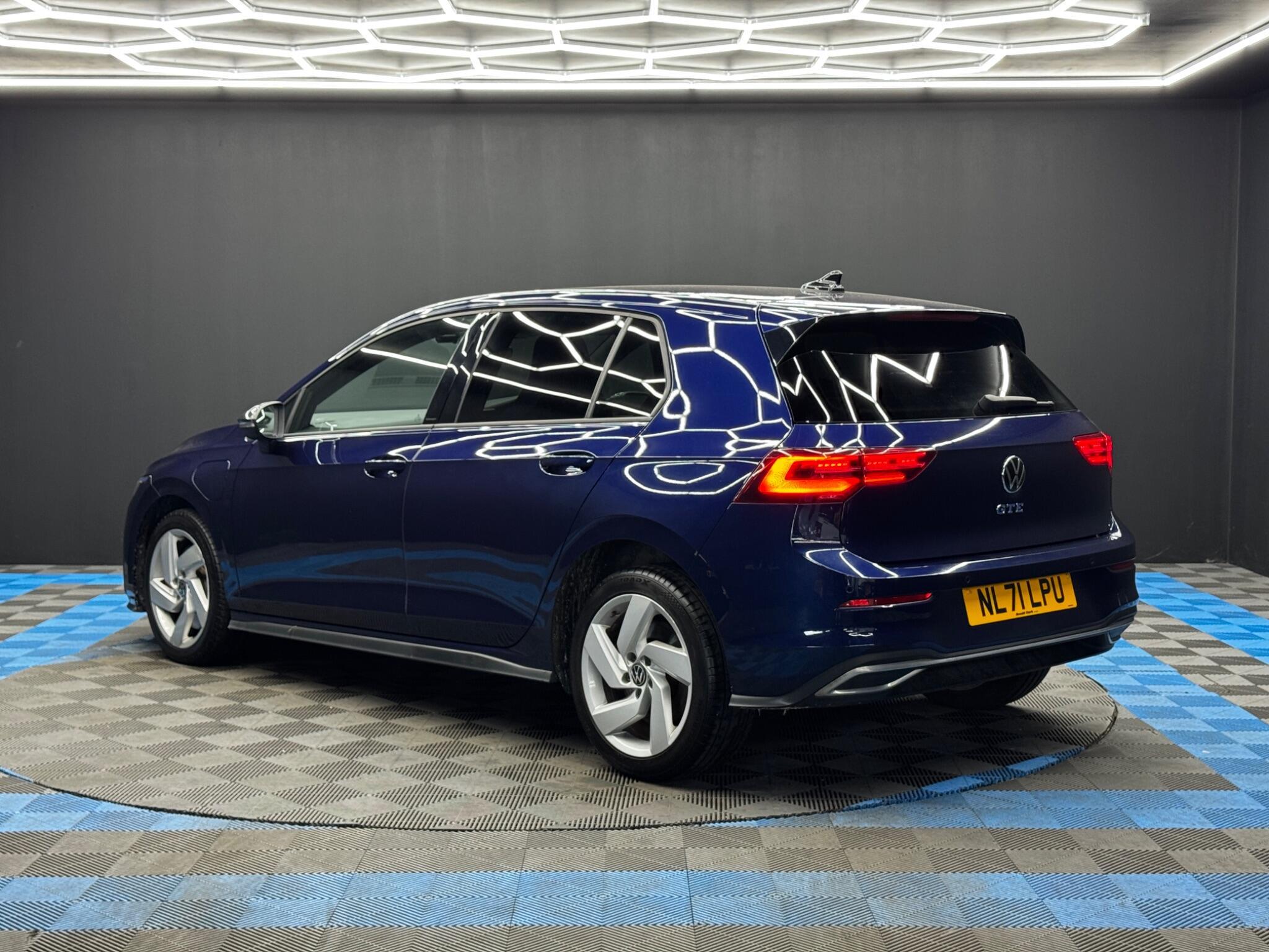 Volkswagen Golf - Image 7