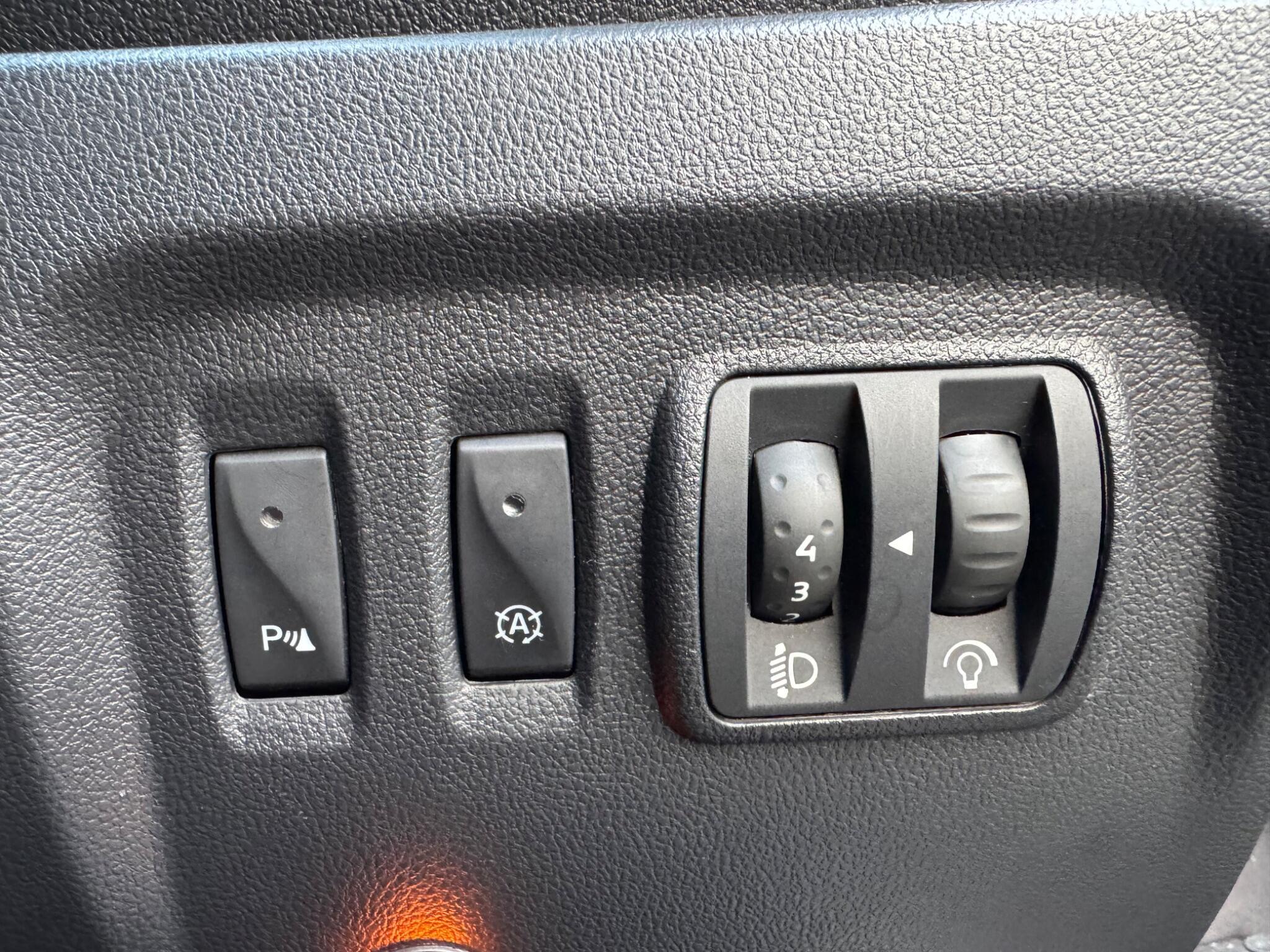 Renault Captur - Image 33