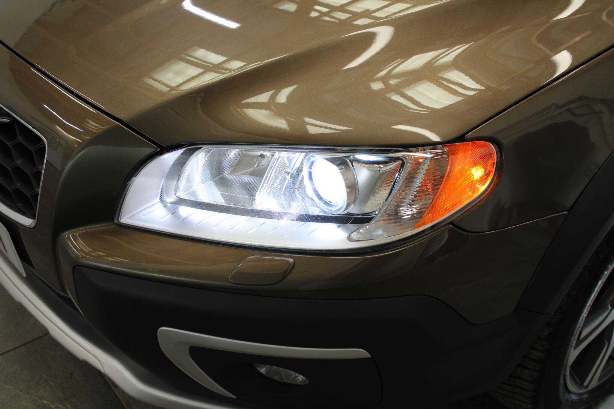 Volvo XC70 - Image 30