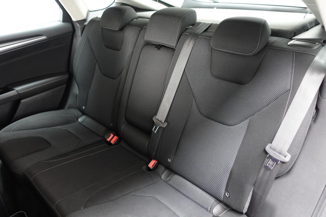 Ford Mondeo - Image 20