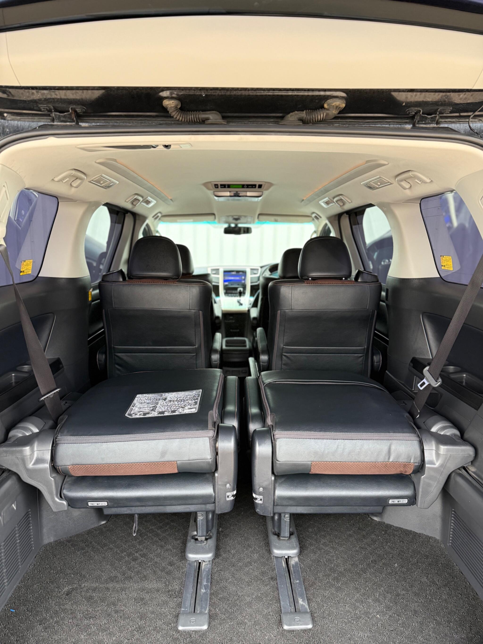 Toyota Alphard - Image 33