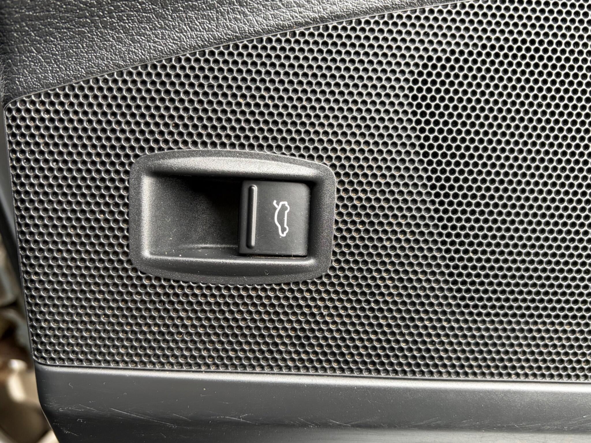 Volkswagen Passat - Image 20