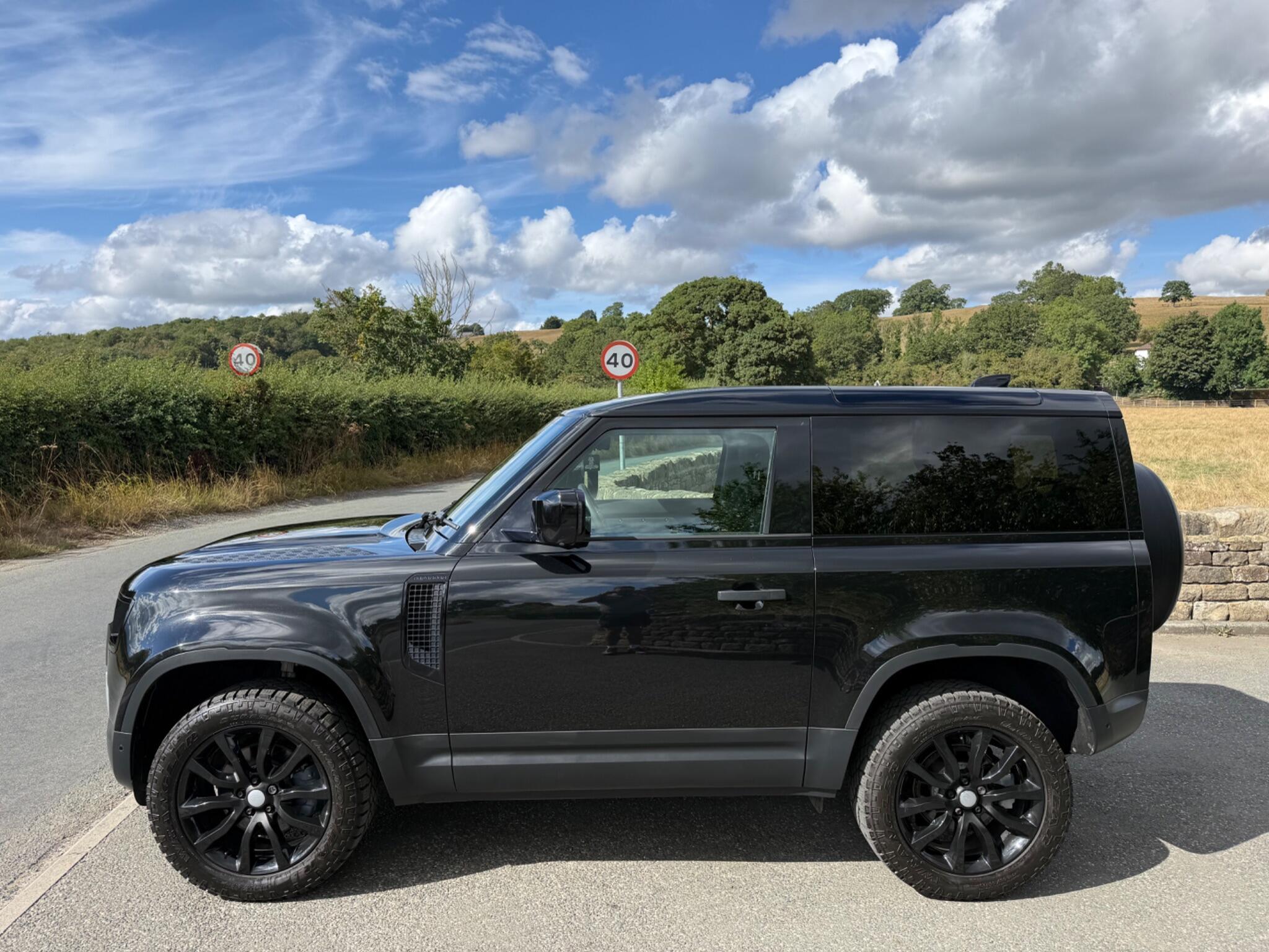 Land Rover Defender 90 - Image 17